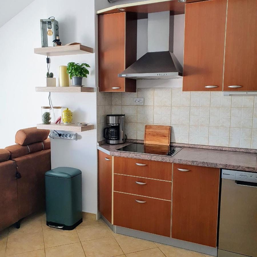Apartment Kate Слатине Екстер'єр фото